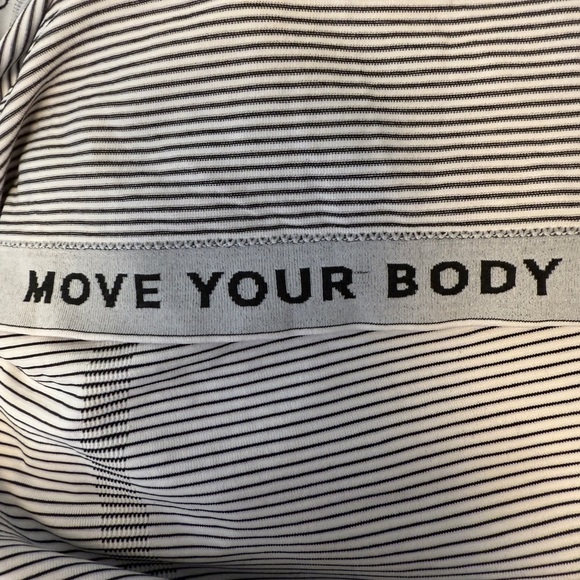 lululemon athletica Swiftly Crew in black and white stripe size 6 - Picture 10 of 11